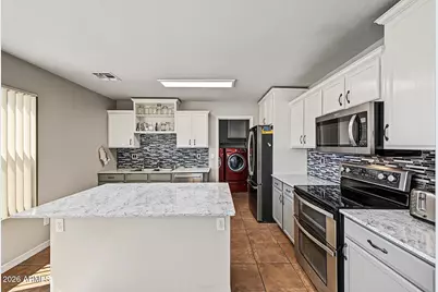 10609 W Daley Lane, Peoria, AZ 85383 - Photo 10