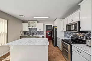 10609 W Daley Ln, Peoria, AZ 85383 - Photo 10