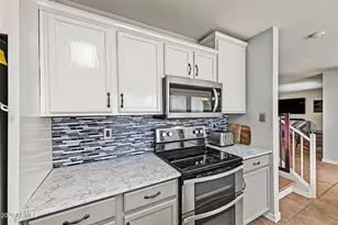 10609 W Daley Ln, Peoria, AZ 85383 - Photo 12