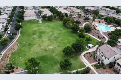 986 S Hawk Lane, Gilbert, AZ 85296 - Photo 2