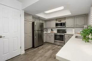 12212 N Paradise Vlg Pkwy S, Phoenix, AZ 85032 - Photo 8