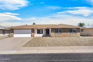 10806 W Pineaire Dr, Sun City, AZ 85351 - Photo 2