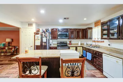 4738 N 40th Drive, Phoenix, AZ 85019 - Photo 16