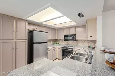 19093 N 97th Lane, Peoria, AZ 85382 - Photo 8