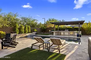 2939 E Crest Ln, Phoenix, AZ 85050 - Photo 12