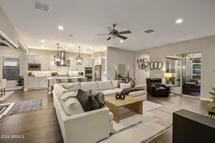 2939 E Crest Ln, Phoenix, AZ 85050 - Photo 18