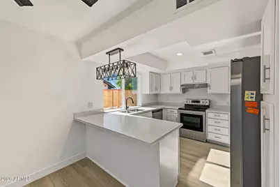 7633 W Wolf Street, Phoenix, AZ 85033 - Photo 12