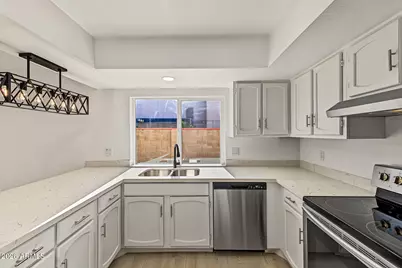 7633 W Wolf Street, Phoenix, AZ 85033 - Photo 14