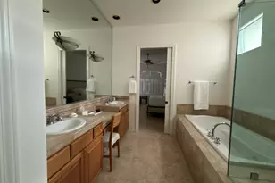 8607 E Tuckey Ln, Scottsdale, AZ 85250 - Photo 16