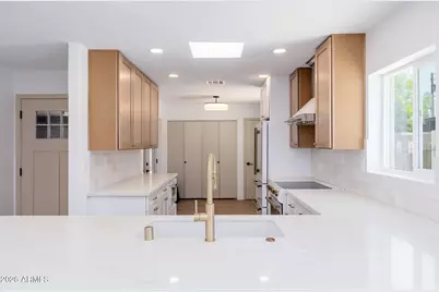 3401 N 37th Street #9, Phoenix, AZ 85018 - Photo 4