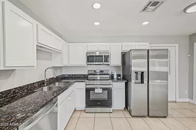 1011 N 61st Drive, Phoenix, AZ 85043 - Photo 10