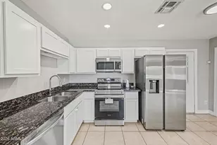 1011 N 61st Dr, Phoenix, AZ 85043 - Photo 10