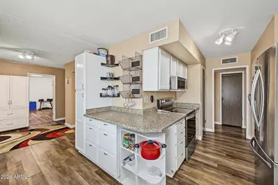 12221 N Coggins Drive, Sun City, AZ 85351 - Photo 10