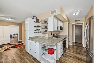 12221 N Coggins Dr, Sun City, AZ 85351 - Photo 10