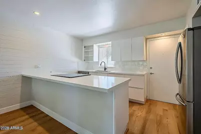 3737 E Turney Avenue #208, Phoenix, AZ 85018 - Photo 4