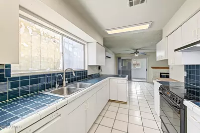 7751 W Mackenzie Drive, Phoenix, AZ 85033 - Photo 16