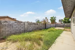 7751 W MacKenzie Dr, Phoenix, AZ 85033 - Photo 34