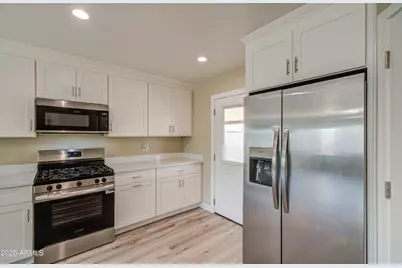 3245 N 43rd Avenue, Phoenix, AZ 85031 - Photo 16