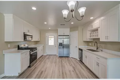 3245 N 43rd Avenue, Phoenix, AZ 85031 - Photo 12