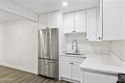 1542 E Turquoise Avenue #Apt 1, Phoenix, AZ 85020 - Photo 8