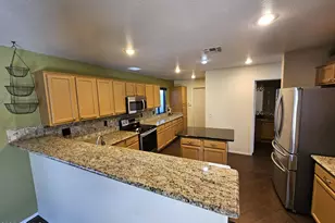 393 W Colt Rd, Tempe, AZ 85284 - Photo 4