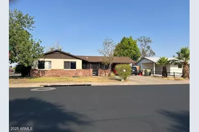9004 N 53rd Avenue, Glendale, AZ 85302 - Photo 2
