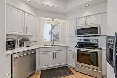 9151 W Greenway Road #226, Peoria, AZ 85381 - Photo 4