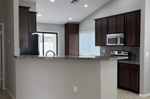 3926 E Graythorn St, Phoenix, AZ 85044 - Photo 2
