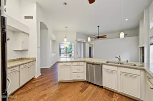 11402 N 44th Ct, Phoenix, AZ 85028 - Photo 12