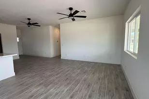 15931 S Fischer Pl, Arizona City, AZ 85123 - Photo 14
