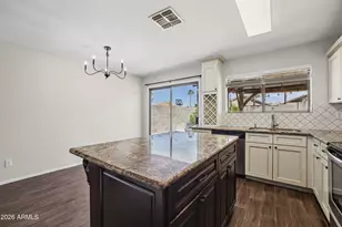 10538 W Foothill Dr, Peoria, AZ 85383 - Photo 8