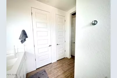 1618 W Monte Way, Phoenix, AZ 85041 - Photo 8