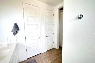 1618 W Monte Way, Phoenix, AZ 85041 - Photo 8