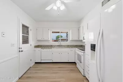 10321 W Pleasant Valley Road, Sun City, AZ 85351 - Photo 10
