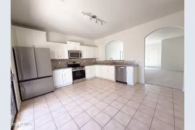 719 W Lydia Lane, Phoenix, AZ 85041 - Photo 2