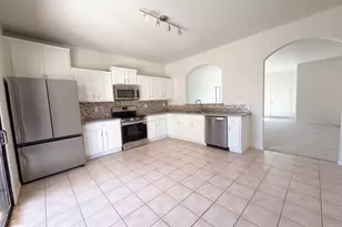 719 W Lydia Ln, Phoenix, AZ 85041 - Photo 2