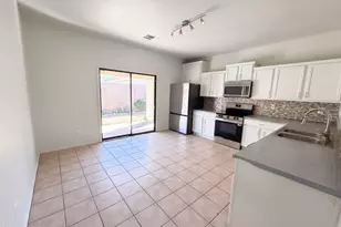 719 W Lydia Ln, Phoenix, AZ 85041 - Photo 18