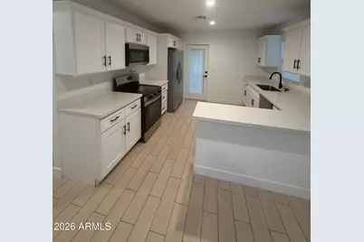 330 E Whitton Avenue, Phoenix, AZ 85012 - Photo 2