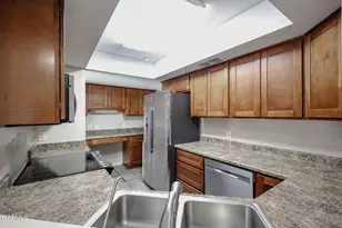 9223 N 47th Ct, Glendale, AZ 85302 - Photo 2