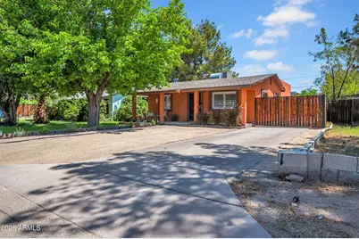 2405 N 27th Place, Phoenix, AZ 85008 - Photo 2