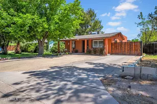 2405 N 27th Pl, Phoenix, AZ 85008 - Photo 2