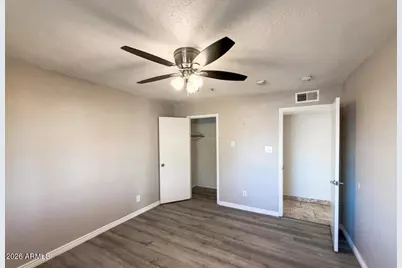 6301 W Earll Drive, Phoenix, AZ 85033 - Photo 12