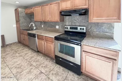 6301 W Earll Drive, Phoenix, AZ 85033 - Photo 2