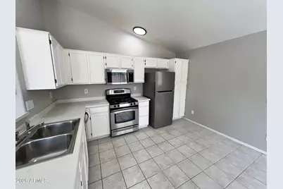 11231 W Golden Lane, Peoria, AZ 85345 - Photo 10