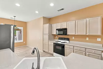 16386 W Crater Lane, Surprise, AZ 85374 - Photo 10