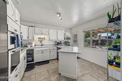 8119 E Mitchell Drive, Scottsdale, AZ 85251 - Photo 12