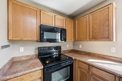 17137 W Port Royale Lane, Surprise, AZ 85388 - Photo 10