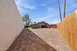 9329 N 44th Ave, Glendale, AZ 85302 - Photo 20