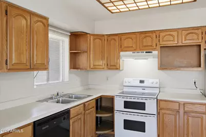 9329 N 44th Avenue, Glendale, AZ 85302 - Photo 8