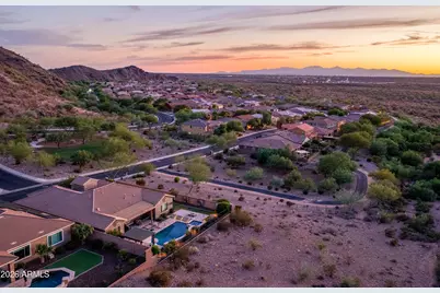 10058 W White Feather Lane, Peoria, AZ 85383 - Photo 4